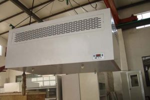 潔凈層流罩有風(fēng)機內(nèi)裝和風(fēng)機外接兩種，安裝方式有懸掛式和落地支架式兩種